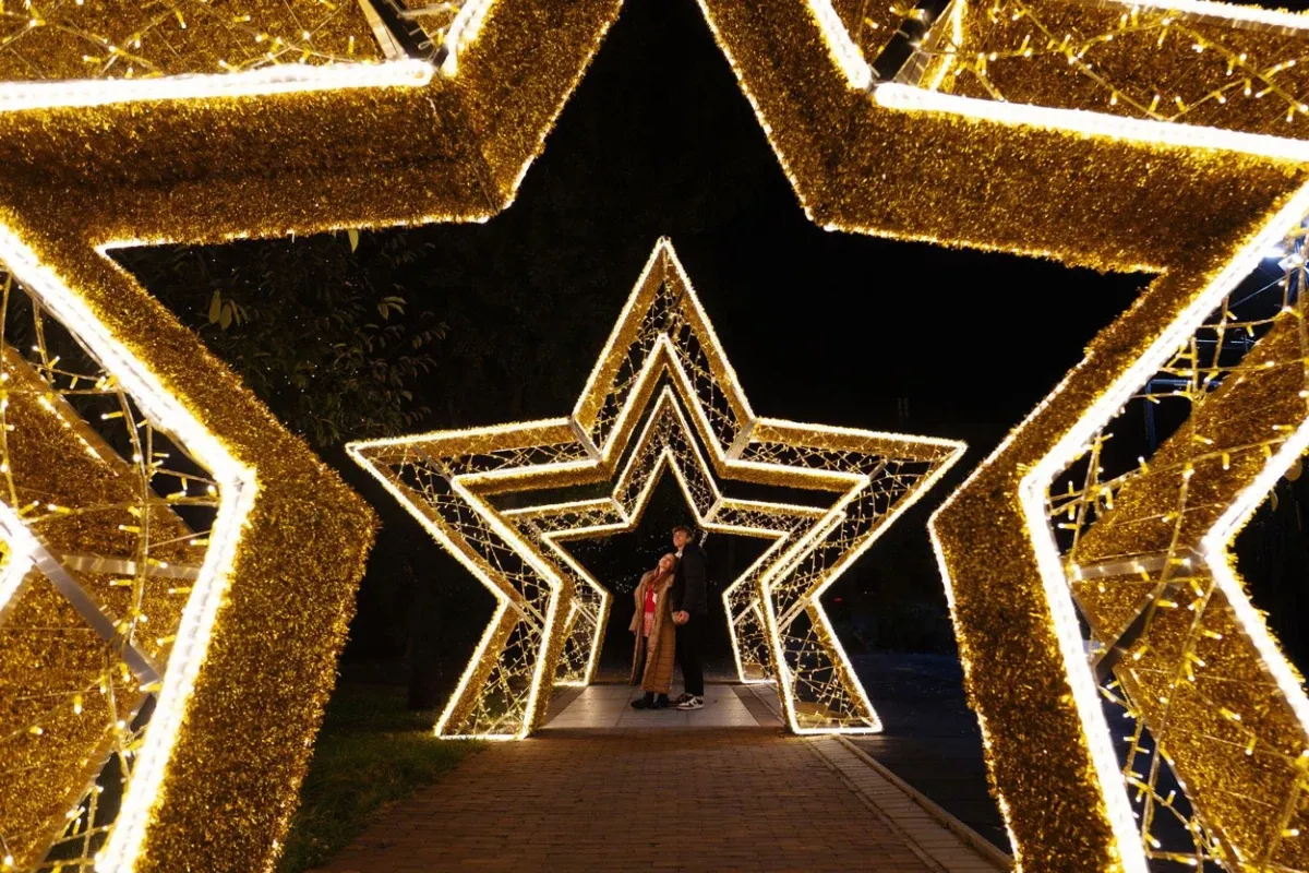 LED-svetelna-brana-hvezda-monument-02