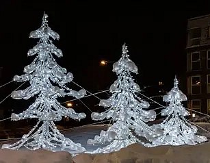 LED světelný strom, 6 m, ledově bílý s krystalky, 24 V, z 26 dílů
