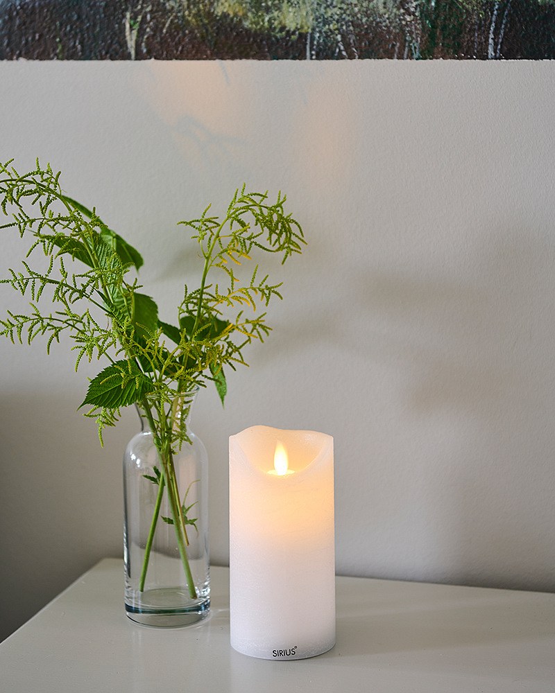 Dobíjecí voskové LED svíčka Sara, bílá, 7,5 x 15 cm