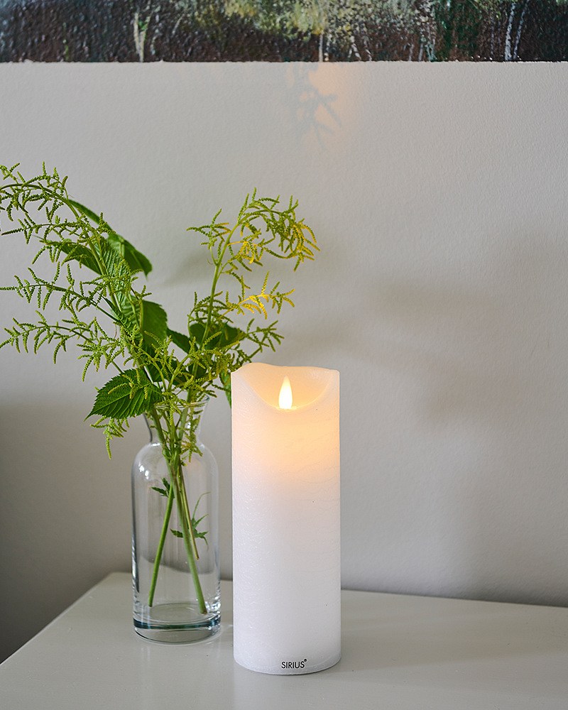Dobíjecí voskové LED svíčka Sara, bílá, 7,5 x 20 cm