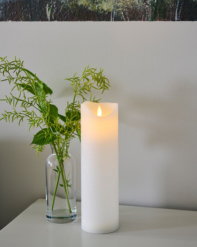 Dobíjecí voskové LED svíčka Sara, bílá, 7,5 x 25 cm