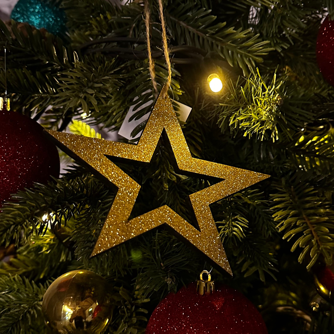 Zlatá vánoční hvězda, dřevěná, závěsná, 15 cm