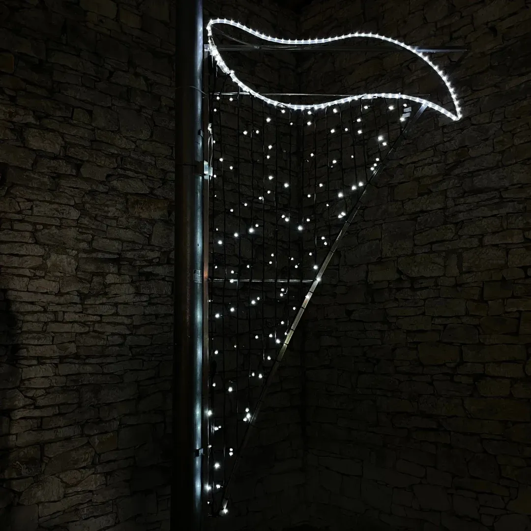 LED světelný dekor,255x140cm, ledově bílá vlna, výplet ledový Flash