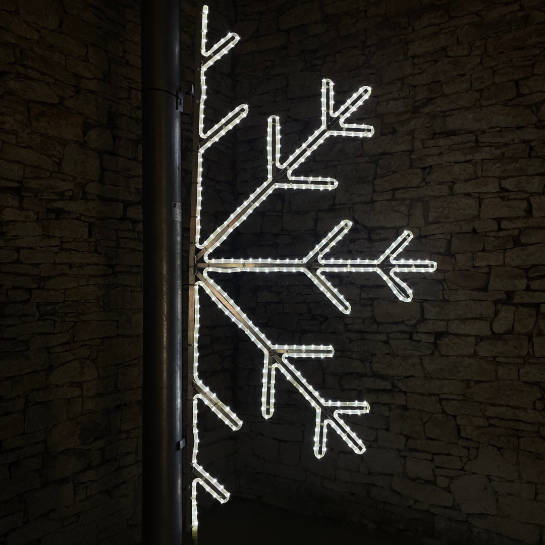 LED dekor půl vločka, 40 x 80 cm, ledově, bílá