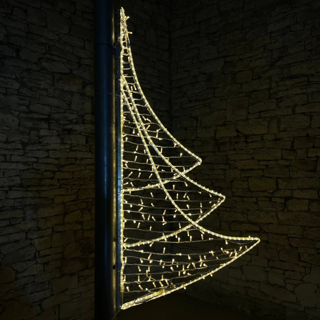 VO LED světelný dekor půl stromek, teple bílý 200x106cm, s výpletem