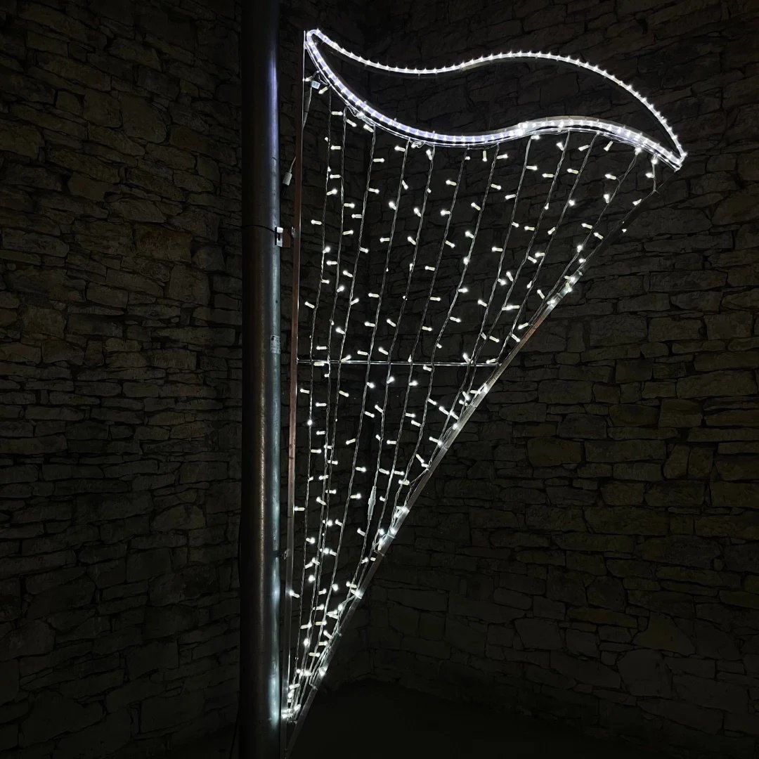LED světelný dekor,250x140cm, ledově bílá vlna, výplet ledový