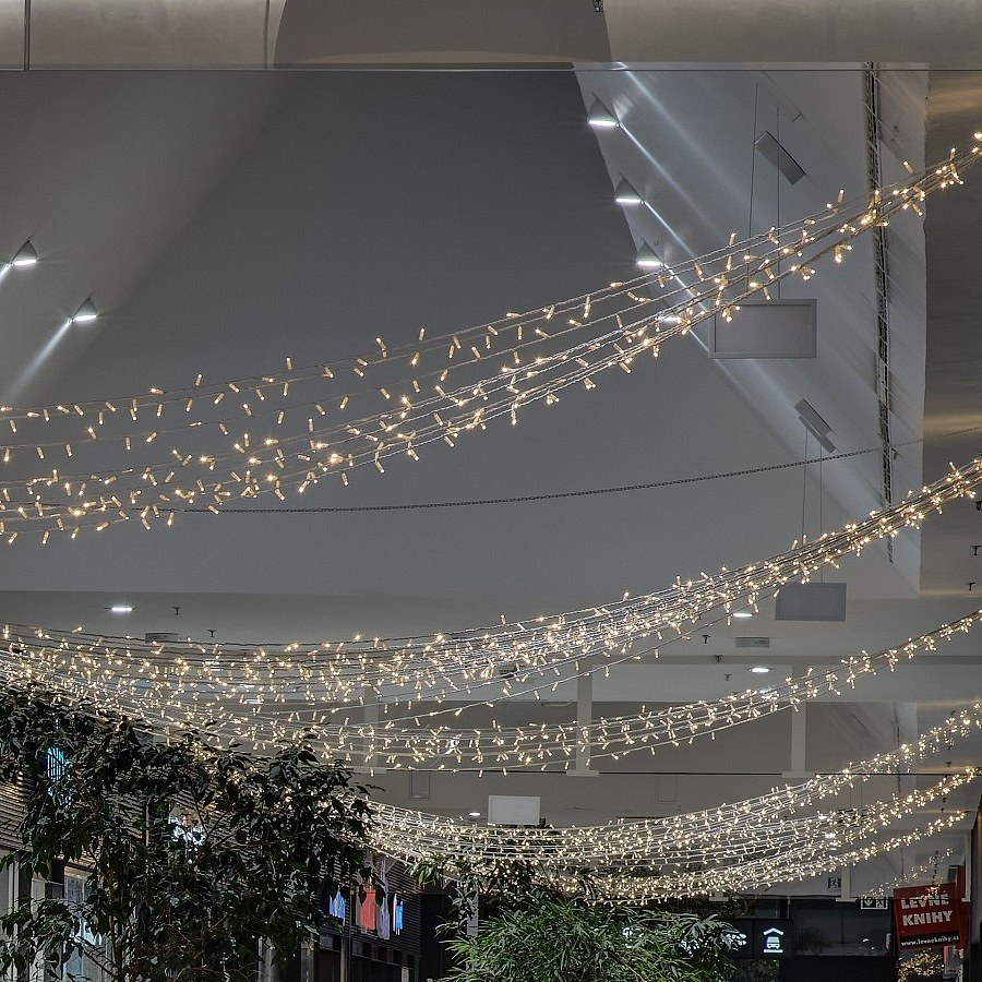 Interiérová LED světelná záclona - 1x7 m, teple bílá, 600 diod
