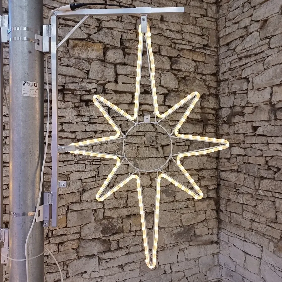 Easy Fix 2D LED světelná hvězda, 60 × 90 cm, teple bílá, dekor na veřejné osvětlení, hliník