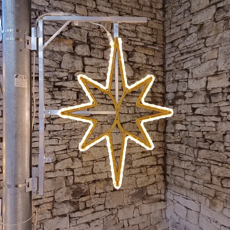 Easy Fix 2D LED světelná hvězda, 61 × 79 cm, teple bílá 3D tisk, dekor na veřejné osvětlení, hliník