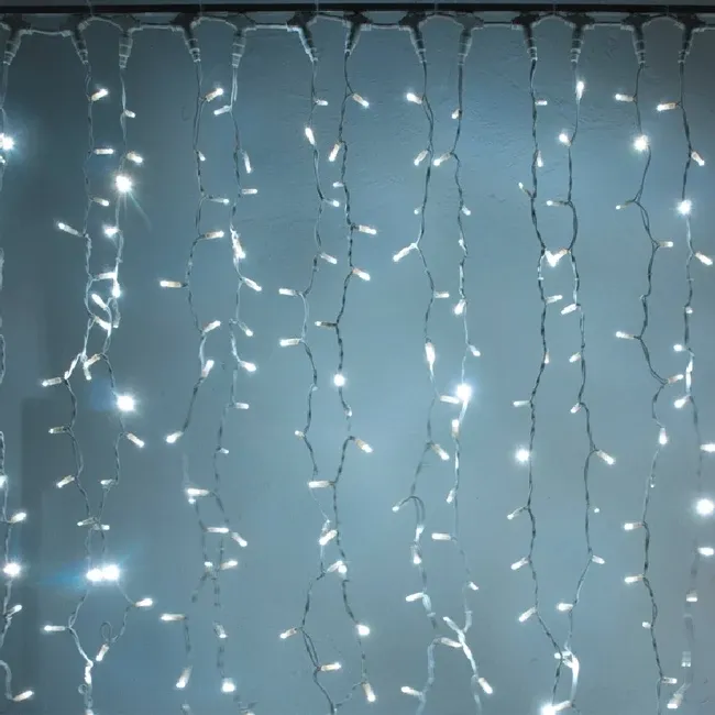 Realizace_Easy Fix LED světelný závěs venkovní, 100 × 150 cm, ledově bílá, bílý kabel, IP44, propojitelný