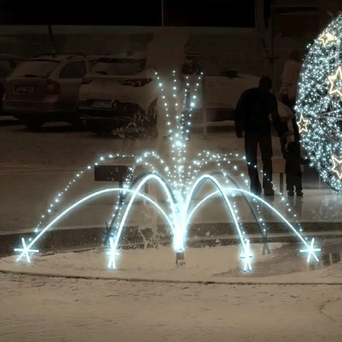 Eco Fix 3D LED světelná fontána, 320 × 200 cm, ledově bílá, hliník