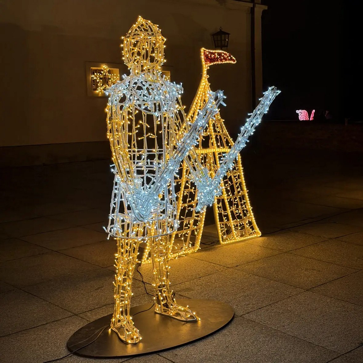 Eco Fix 3D LED světelný rytíř III, 220 cm, teple a ledově bílá, hliník