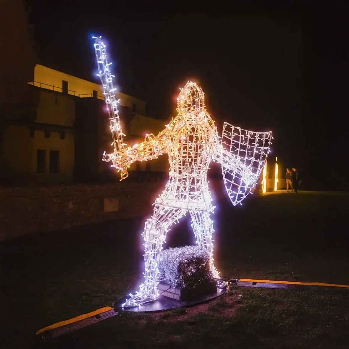 Eco Fix 3D LED světelný rytíř IV, 220 cm, teple a ledově bílá, hliník