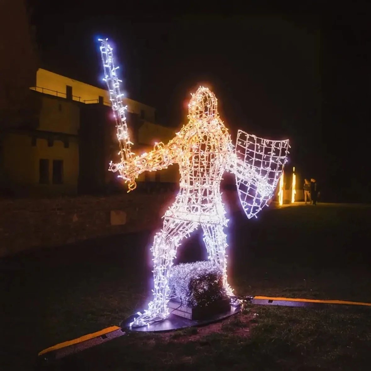 Eco Fix 3D LED světelný rytíř IV, 220 cm, teple a ledově bílá, hliník