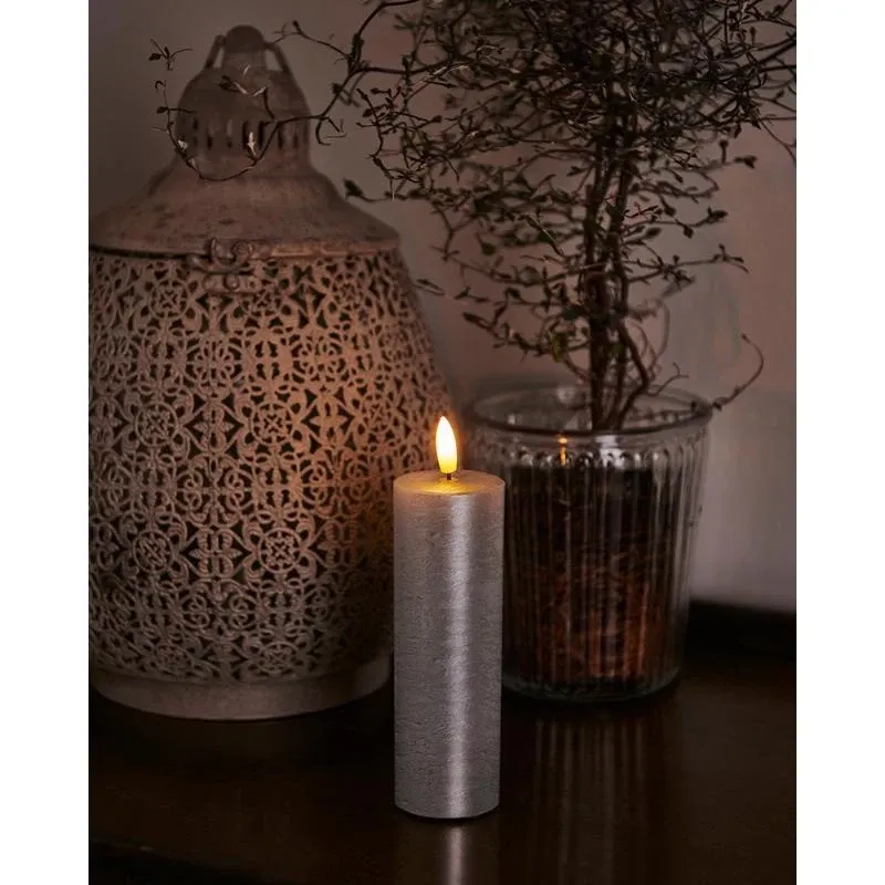 _Staženo Vosková LED svíčka Sille, 15cm, stříbrná, prům. 5cm
