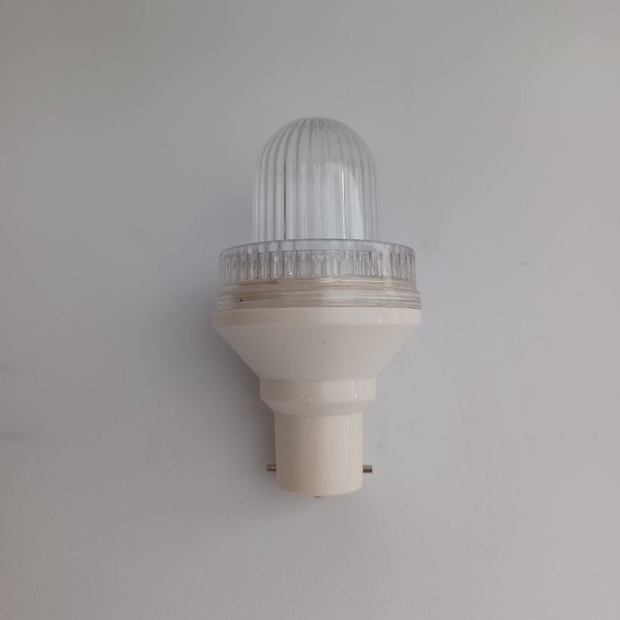 LED žárovka FLASH, ledově bílá, patice B22, IP44